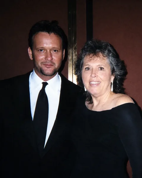 Andrea Sims with Tim McGraw Andrea Sims with Tim McGraw